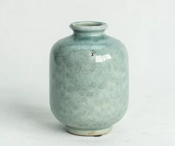 Ceramic-Vases-with-Elegant-Green-Glaze-2-768x640