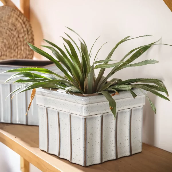 Premium-Wholesale-Plant-Pots-With-Stripe-Pattern-Design-6