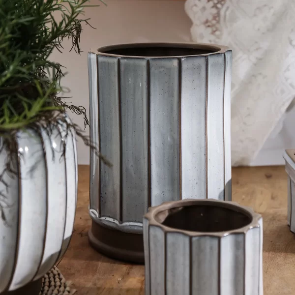 Premium-Wholesale-Plant-Pots-With-Stripe-Pattern-Design-8